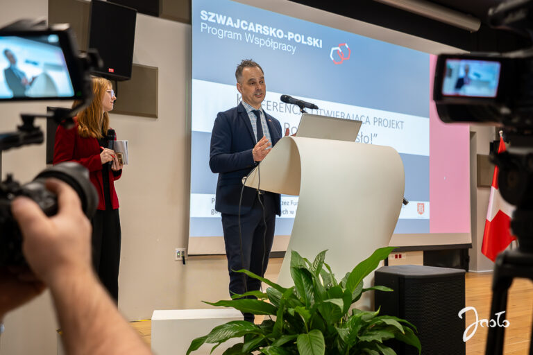 Cliff Hammer - Ambasada Szwajcarii